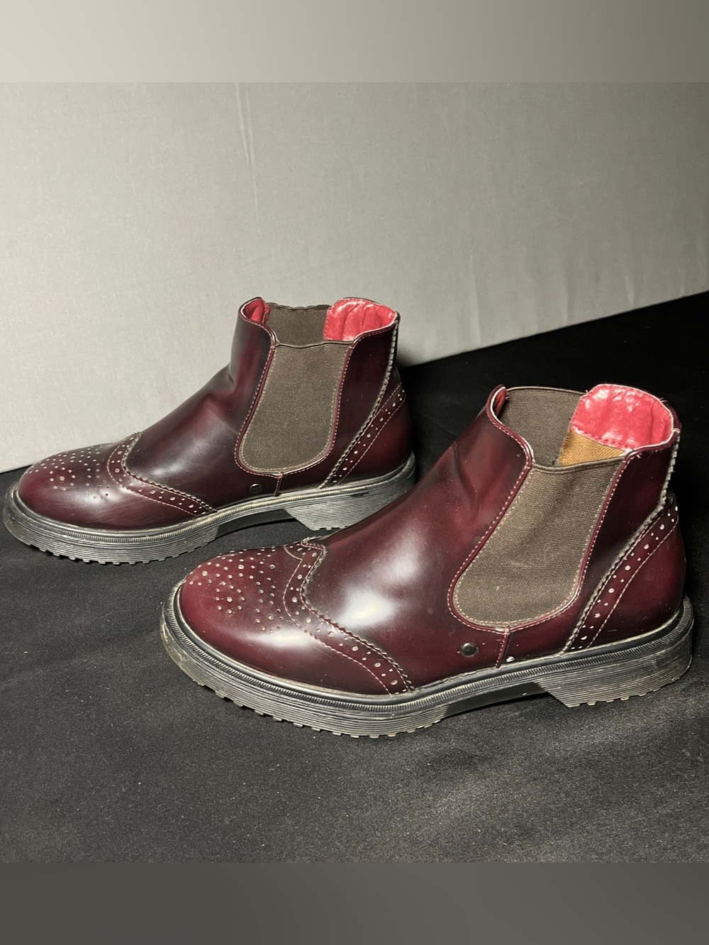 Women's Chelsea Ankle Booties in Burgundy